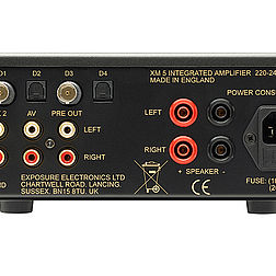 Die Rückansicht eines Exposure XM5 Verstärkers.