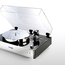 Der Thorens TD-550 ist das Flaggschiff der Marke Thorens. Auch er ist mit einem Subchassis ausgestattet und wird mit Tonarm geliefert, der Tonabnehmer muss separat bestellt werden. Stereo Klang und analoges HiFi!